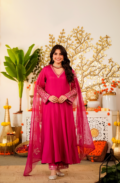 Elegant Viscose Chanderi Embroidered Kurta Set With Dupatta