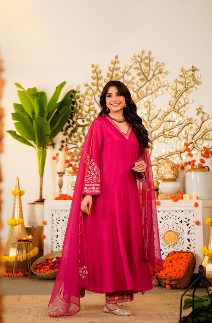 Elegant Viscose Chanderi Embroidered Kurta Set With Dupatta