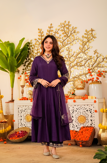 Wine Viscose Chanderi Embroidered Kurta Set With Organza Dupatta