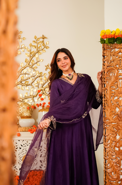 Wine Viscose Chanderi Embroidered Kurta Set With Organza Dupatta